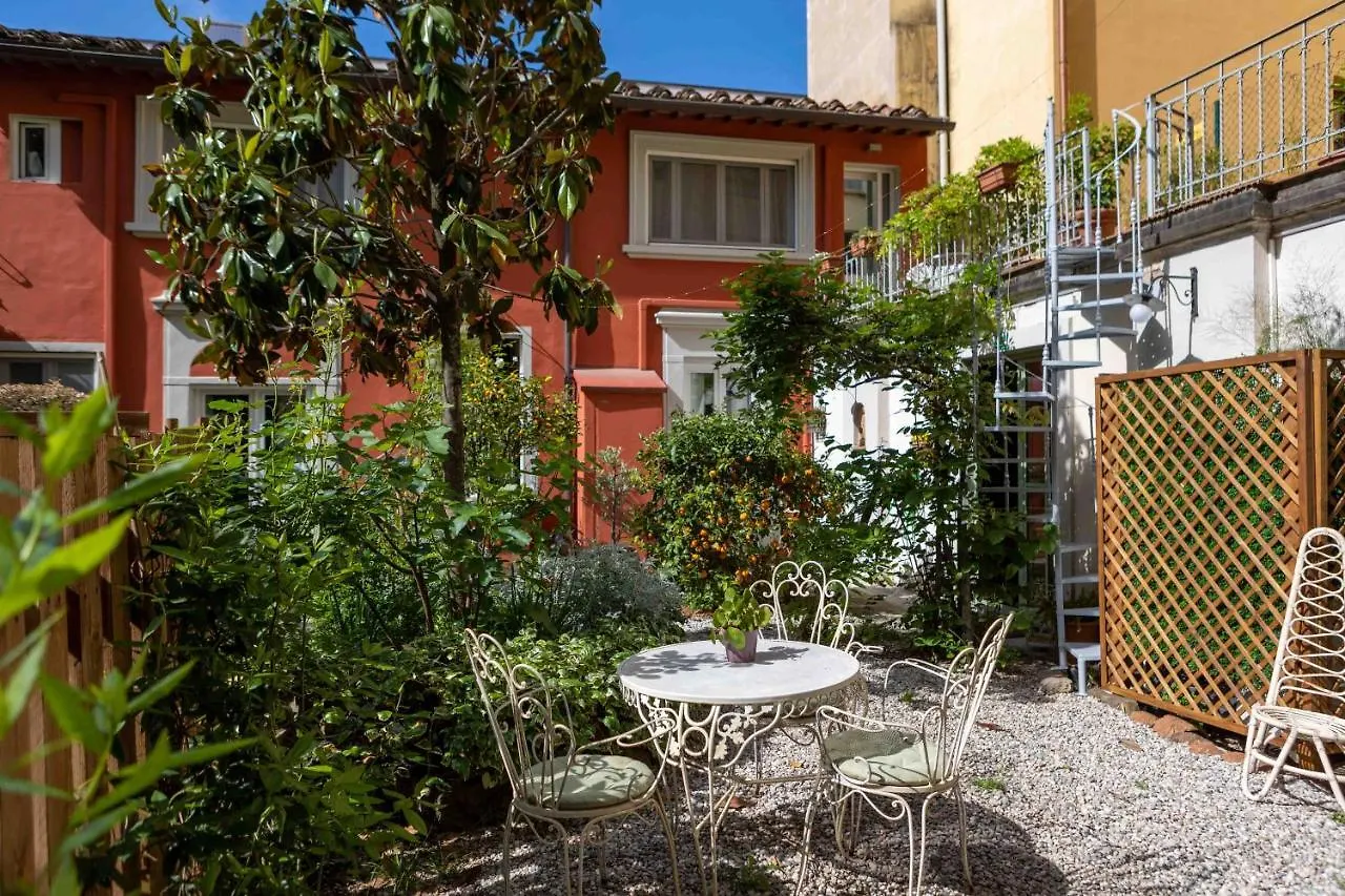 Alojamento de Acomodação e Pequeno-almoço Secret Garden Firenze B&B